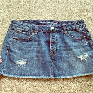 American Eagle Size 8 Distressed Mini Skirt